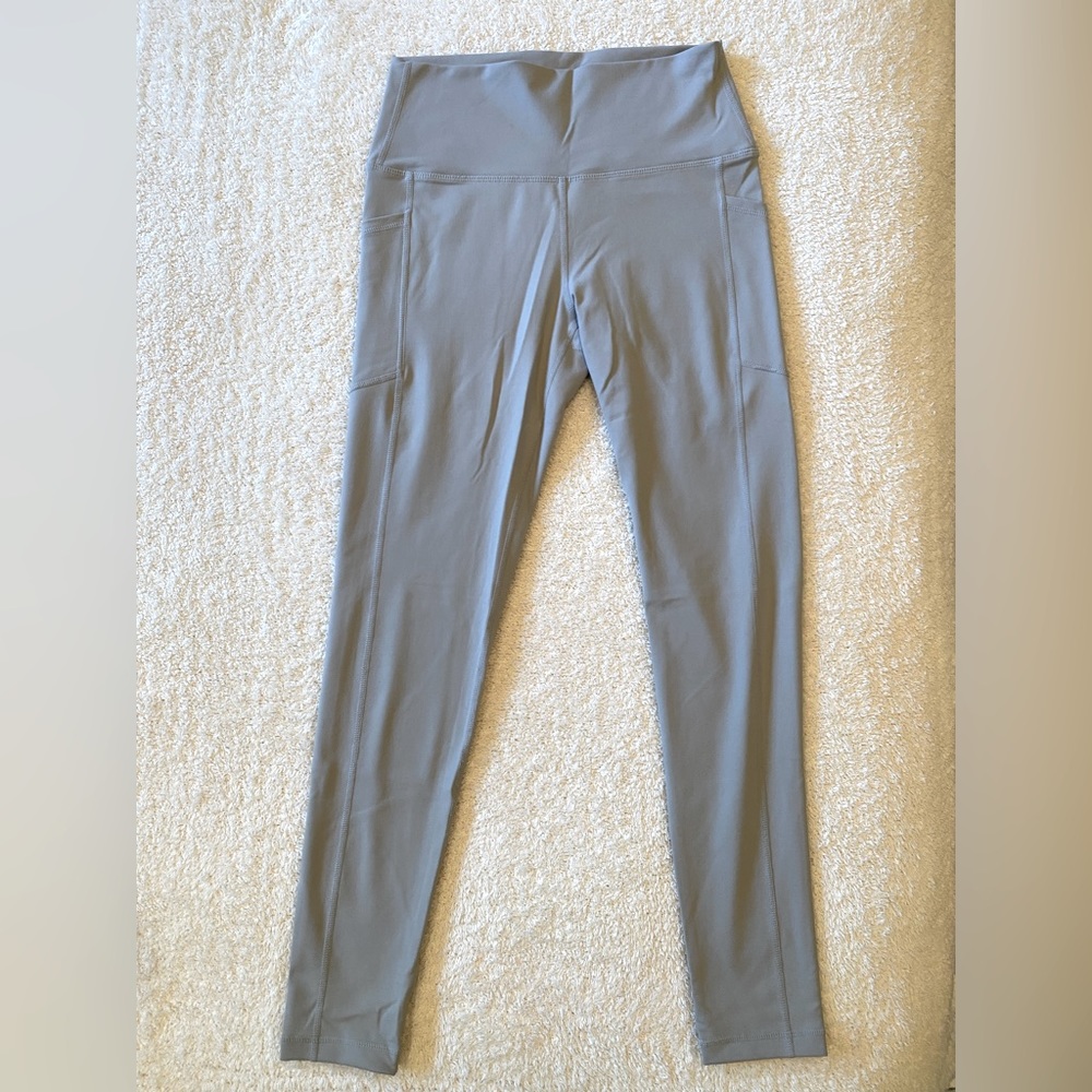 BuffBunny Luna Leggings size Medium in Stone